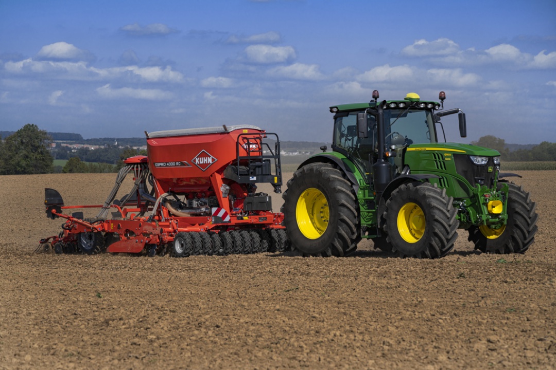 Kuhn Espro 4000 RC Universal-Sämaschine mit John Deere