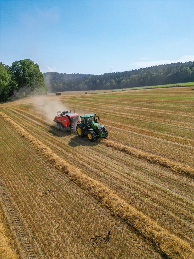 Kuhn SB 1290 iD im Erntefeld