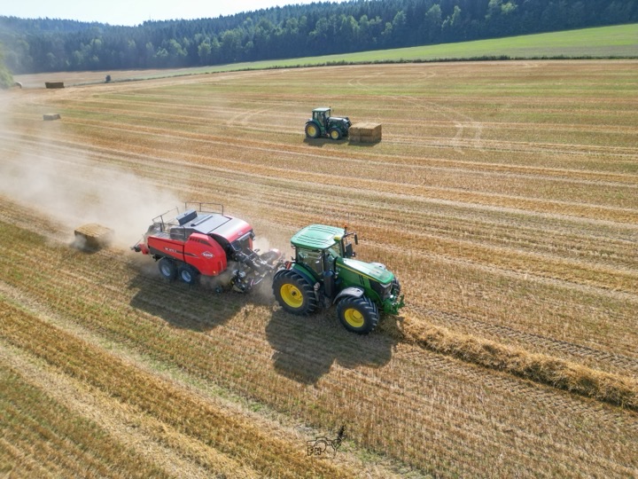 Zwei Pressen im Einsatz